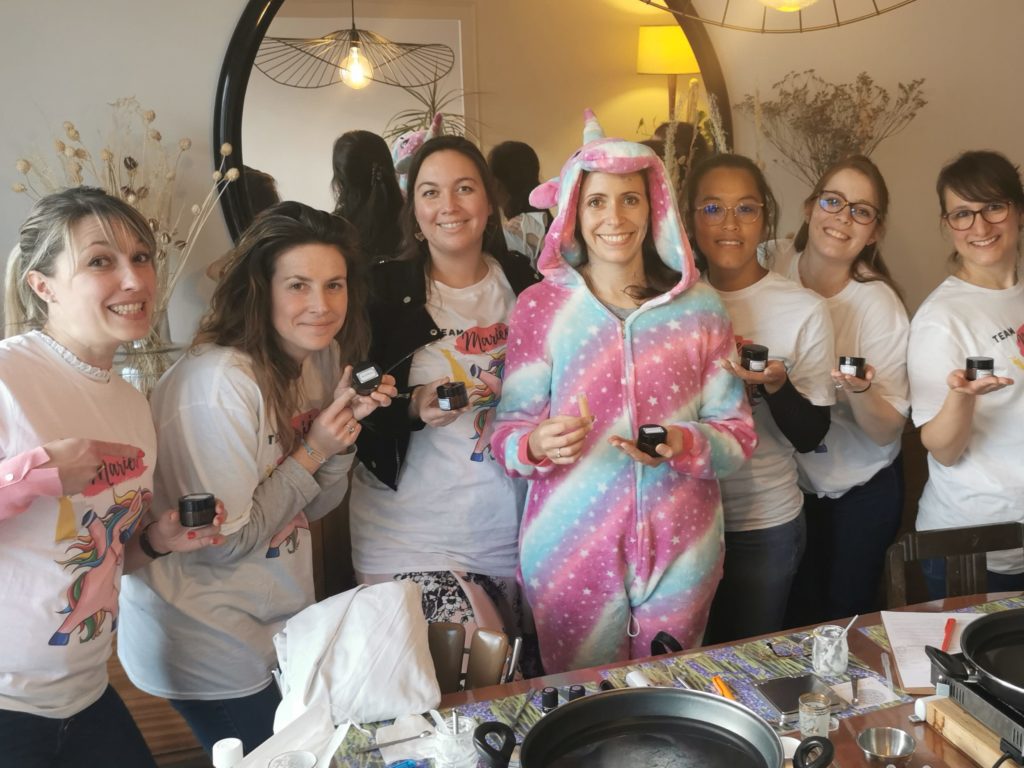 Evjf, Anniversaire, entre copines : votre atelier privatisé rouge à lèvres, parfum, cosmétique avec Sandrine