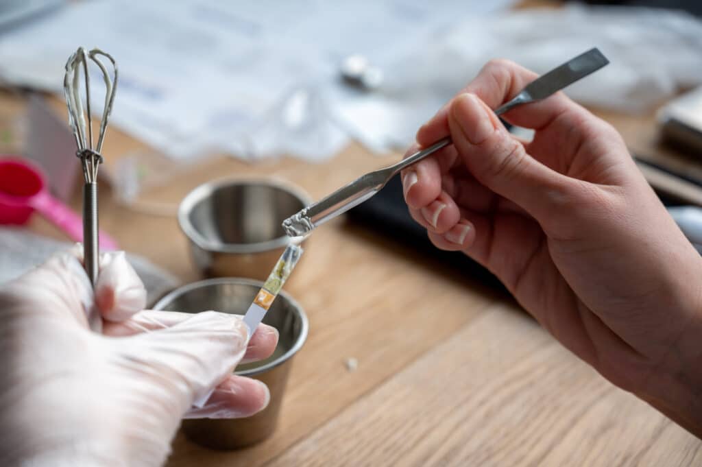 Ateliers rouges à lèvres, cosmétiques et parfums avec Sandrine à Nantes