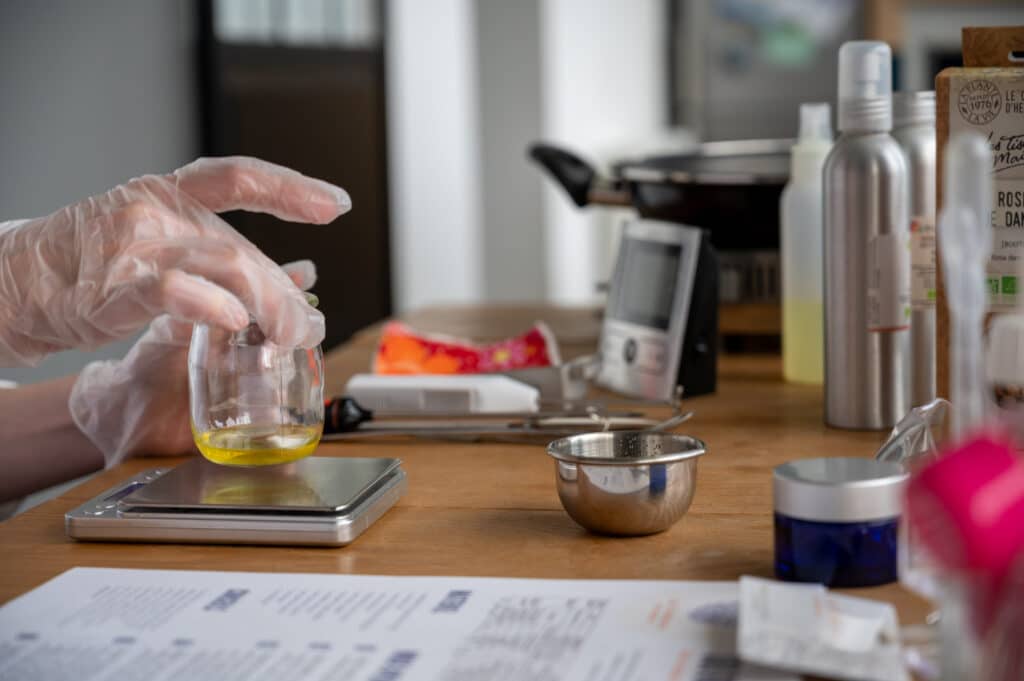 Ateliers rouges à lèvres, cosmétiques et parfums avec Sandrine à Nantes