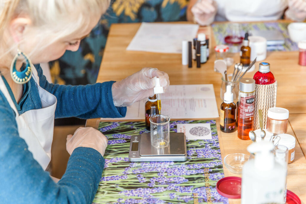 Ateliers rouges à lèvres, cosmétiques et parfums avec Sandrine à Nantes