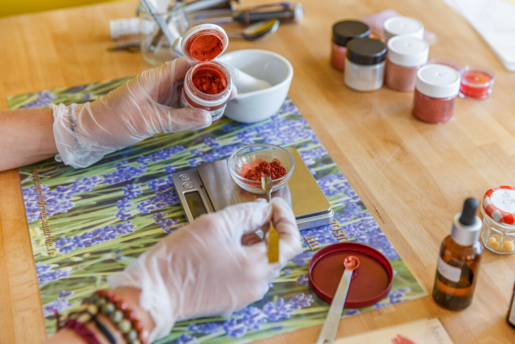 Ateliers rouges à lèvres, cosmétiques et parfums avec Sandrine à Nantes