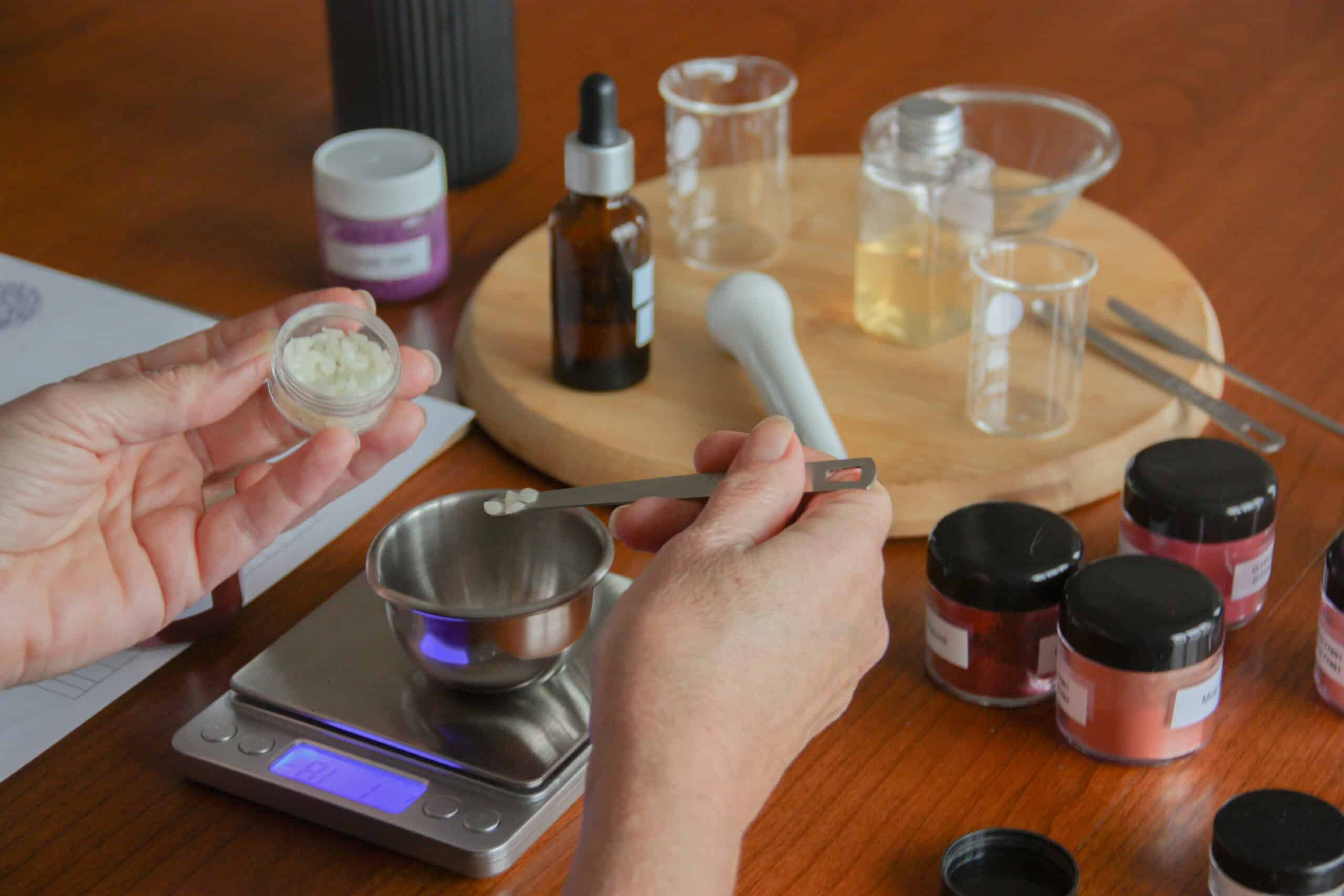 Ateliers rouges à lèvres, cosmétiques et parfums avec Sandrine à Nantes