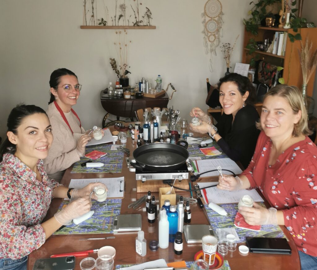 Ateliers cosmétiques, rouges à lèvres et parfums