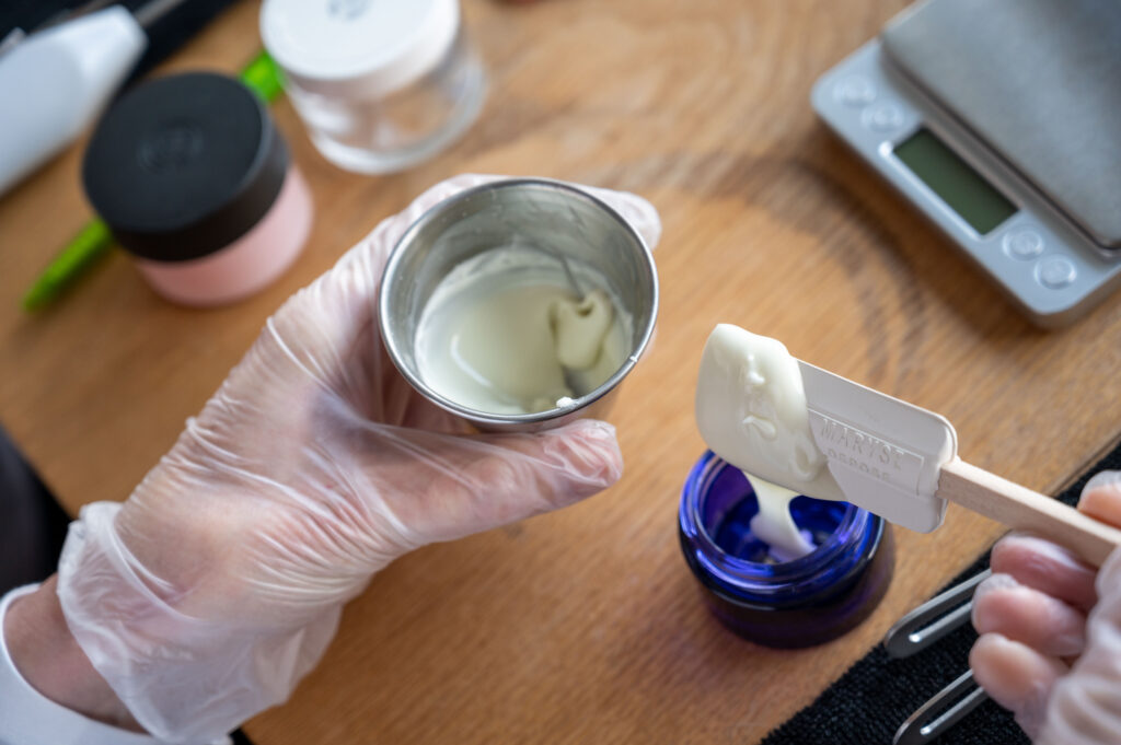 Ateliers cosmétiques, rouges à lèvres et parfums