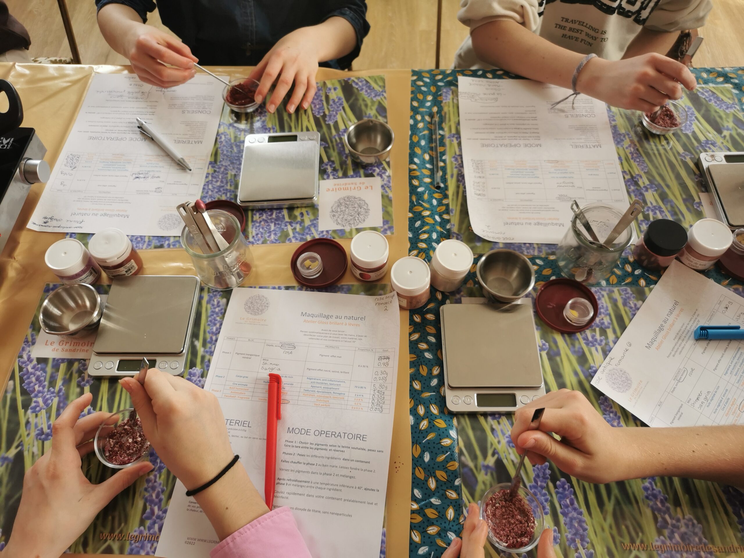 Ateliers cosmétiques, rouges à lèvres et parfums avec Sandrine